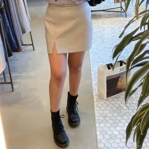 Aritzia Wilfred Tempest / Patio Vegan Leather Mini Skirt Sand Beige Size 6 - Picture 3 of 7